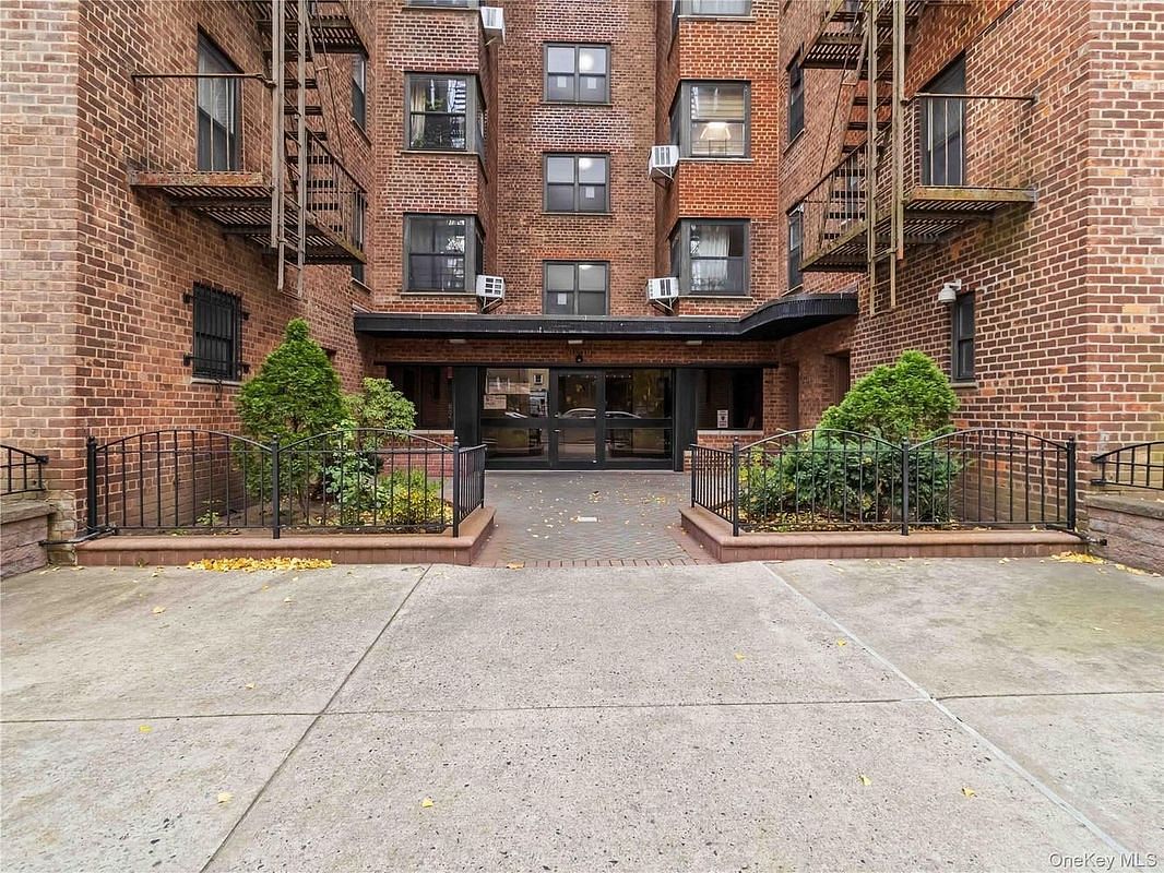 Image 1 of 20 for 90-10 32nd Avenue #305 in Queens, New York, NY, 11369