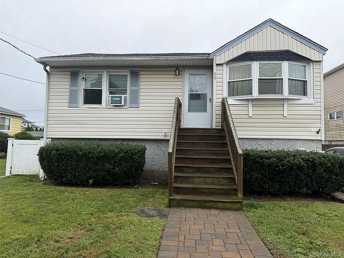 90 4th Avenue