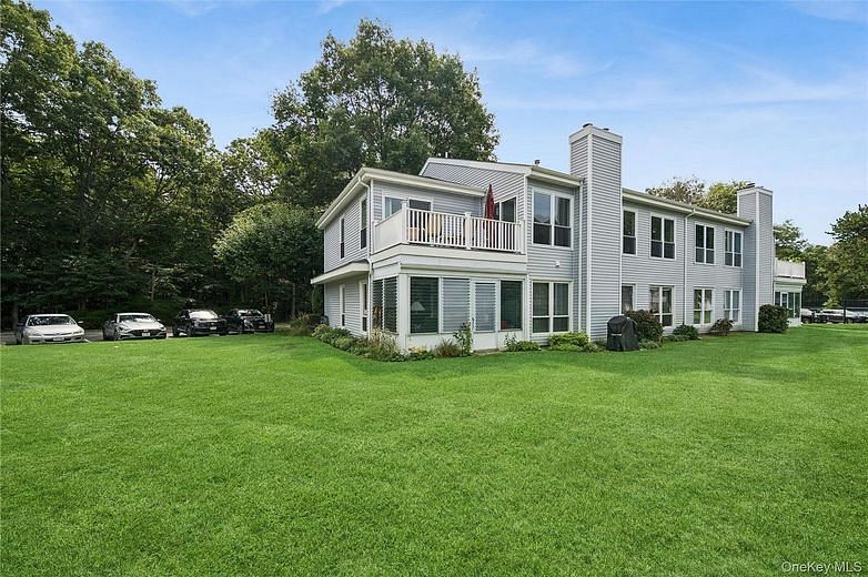 90 Hampton Vista Drive