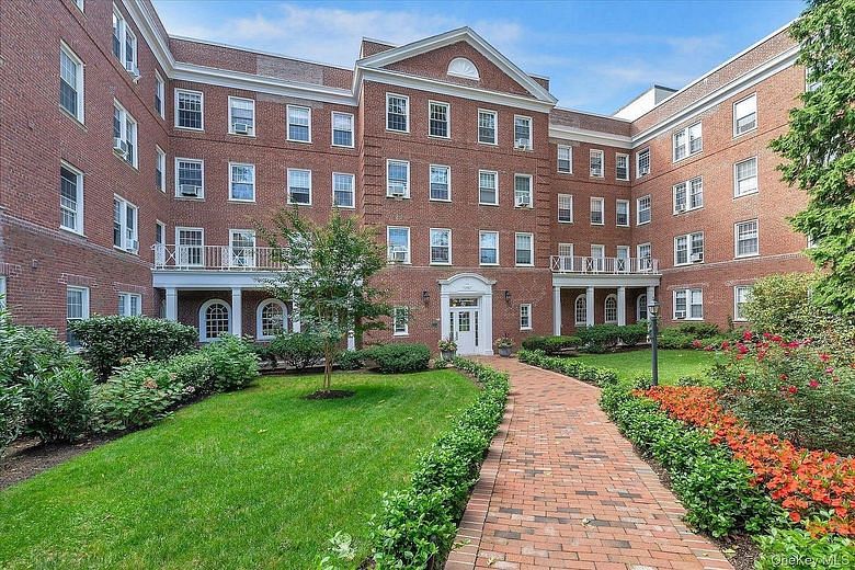 90 Knightsbridge Road #1N