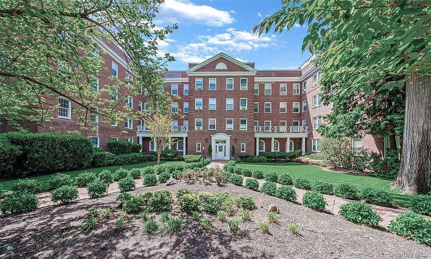 90 Knightsbridge Road #3N