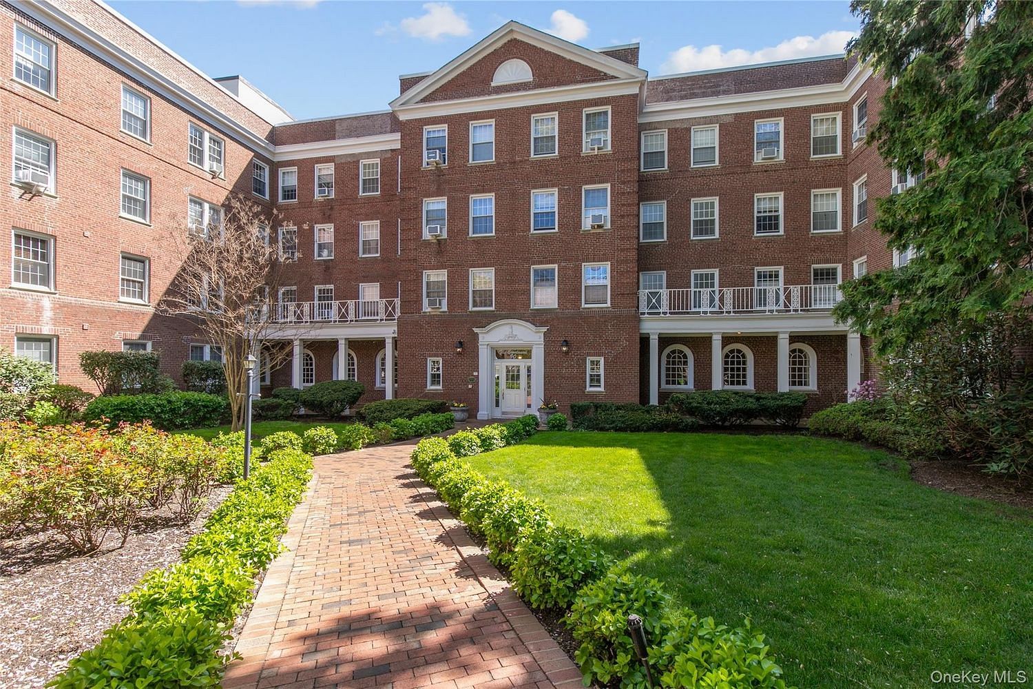 90 Knightsbridge Road #4J