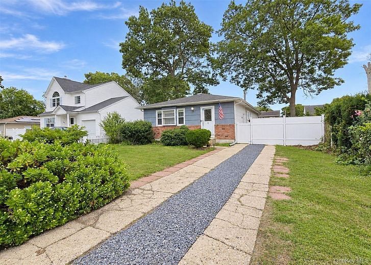 90 Robinwood Drive