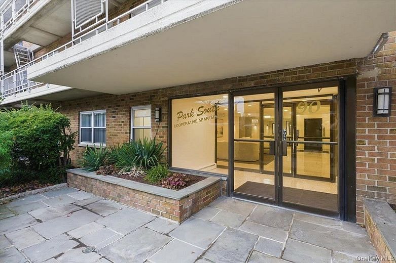 90 S Park Avenue #B2