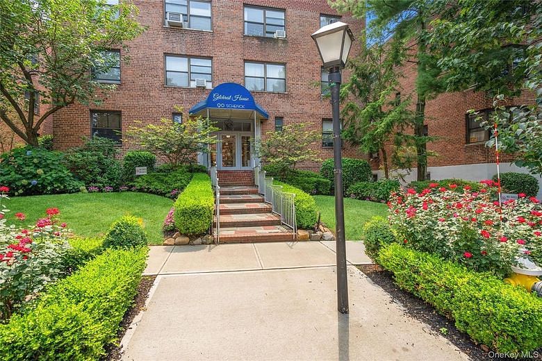 90 Schenck Avenue #2L