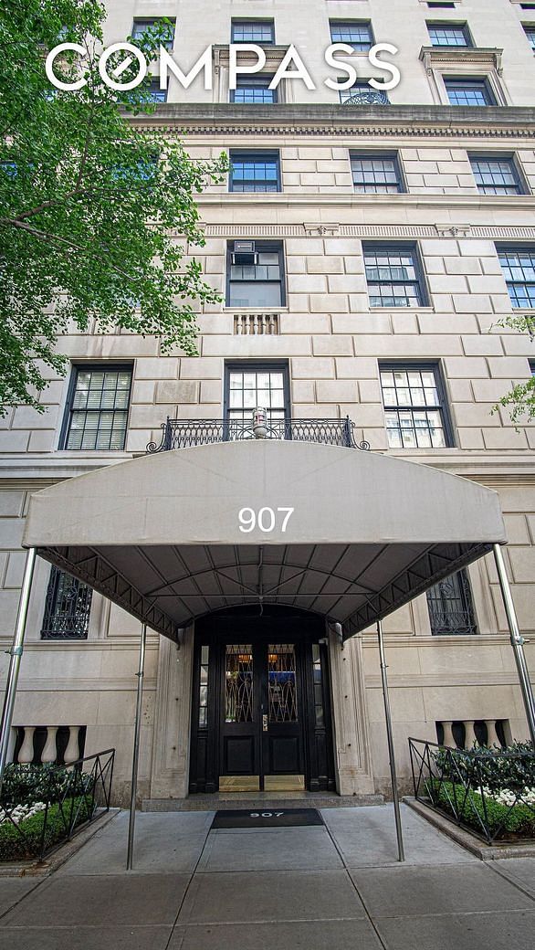907 Fifth Avenue #4F