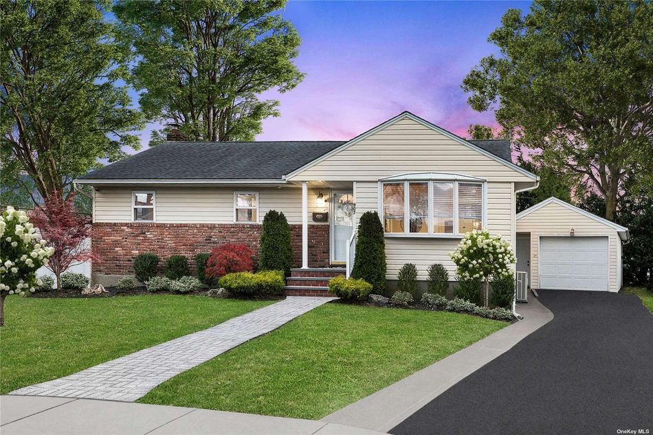 Image 1 of 13 for 907 Helen in Long Island, North Bellmore, NY, 11710