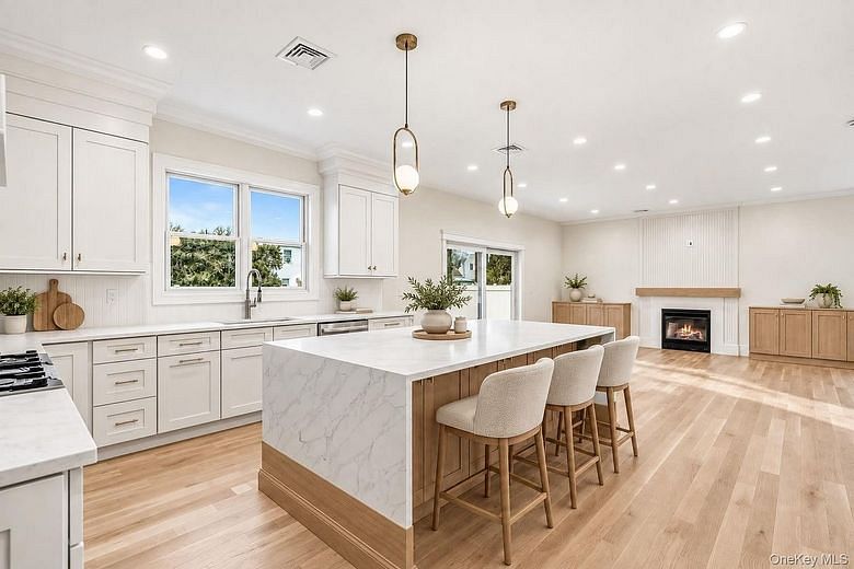 908 Maple Lane