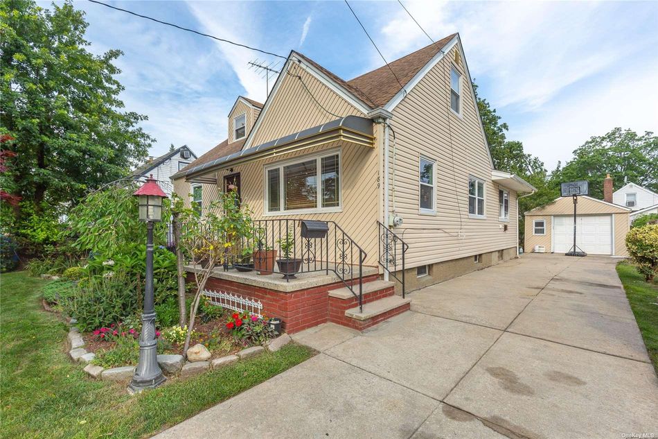 Image 1 of 26 for 189 Franklin Street in Long Island, Elmont, NY, 11003