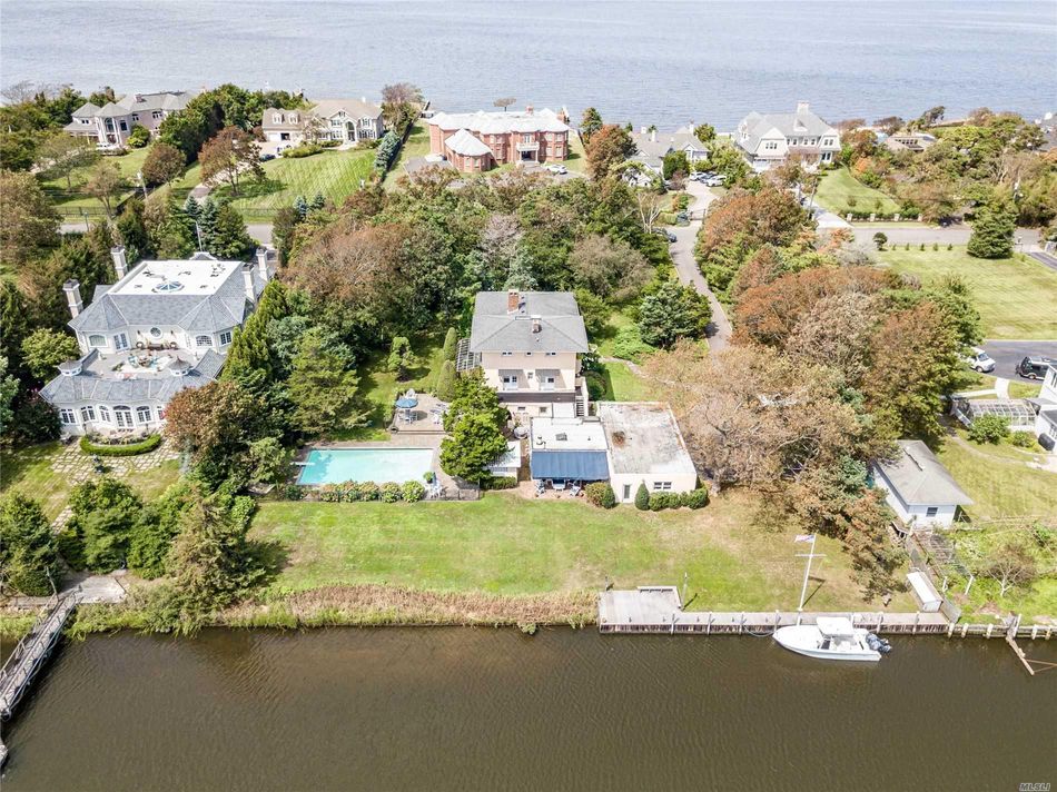 Image 1 of 19 for 117 W Bayberry Road in Long Island, Islip, NY, 11751