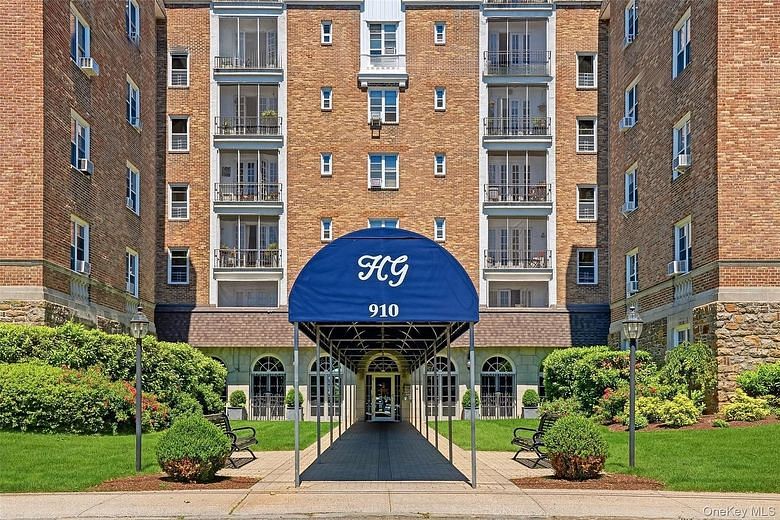 910 Stuart Avenue #2C