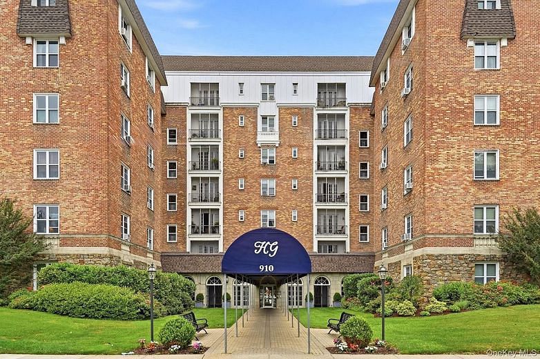 910 Stuart Avenue #2EF