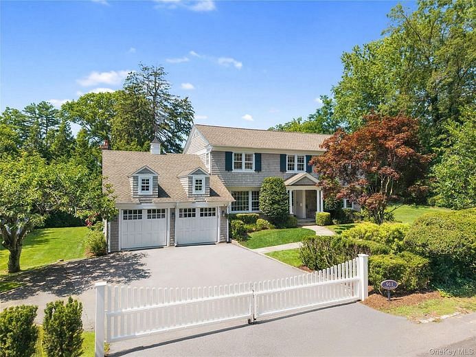 911 Cove Road