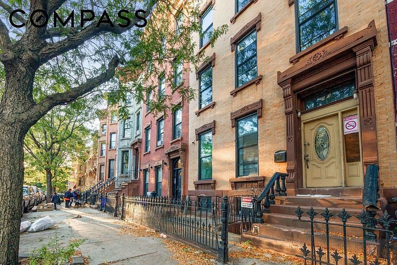 913 Lafayette Avenue