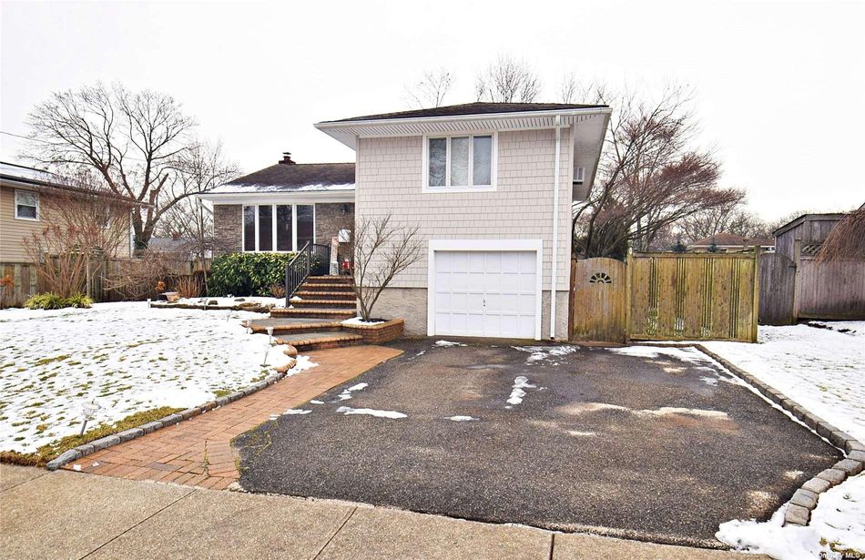 Image 1 of 31 for 92 N Maple Street in Long Island, Massapequa, NY, 11758