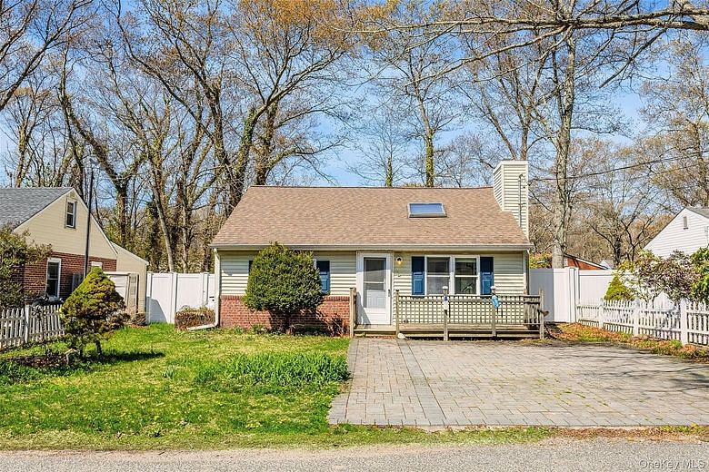 92 Wauwepex Trail