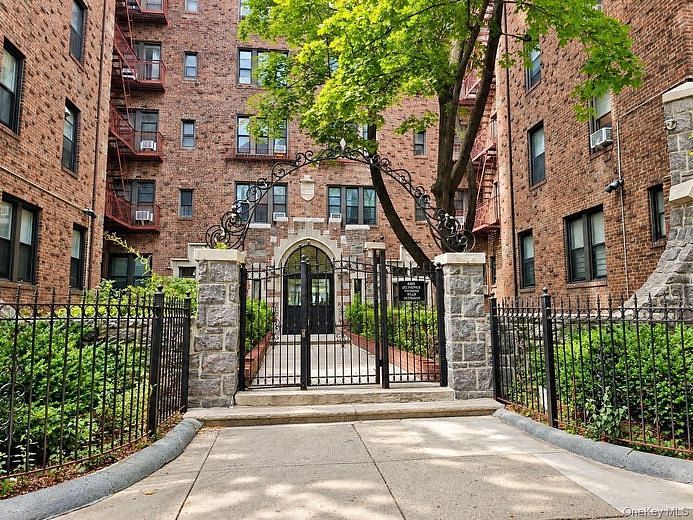 9205 Whitney Avenue #27