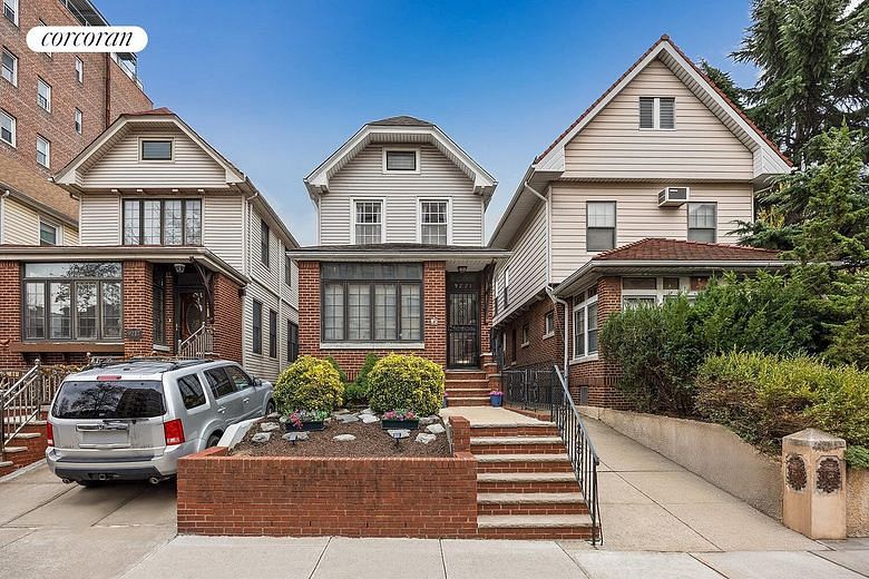 9221 Ridge Boulevard