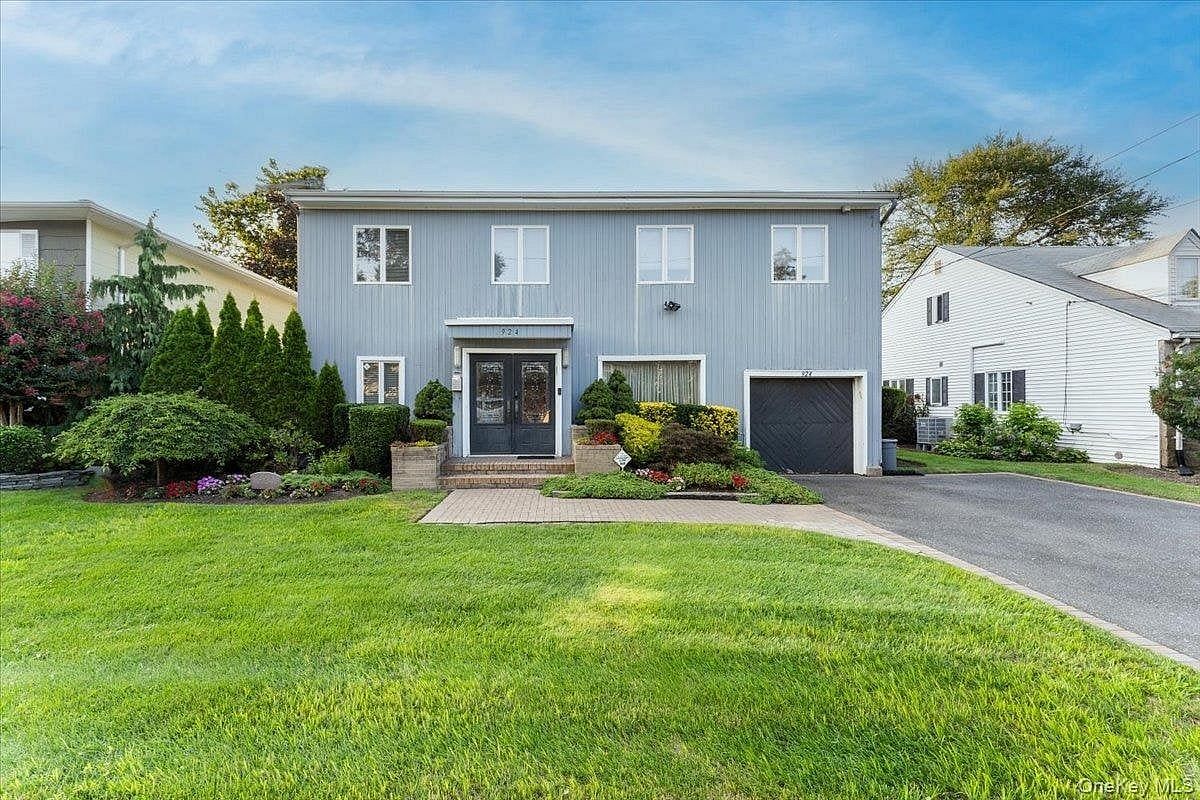 Image 1 of 15 for 924 Northfield Road in Long Island, Hempstead, NY, 11598
