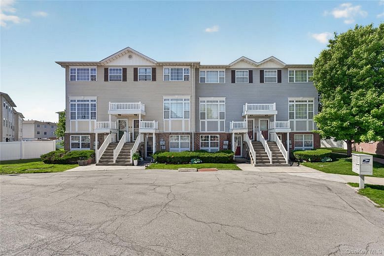 93 Admiral Court