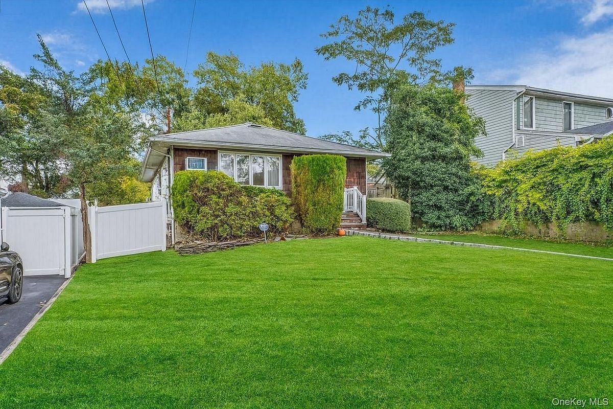 Image 1 of 26 for 93 Joan Avenue in Long Island, Brookhaven, NY, 11720