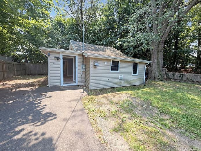 93 Lynbrook Drive