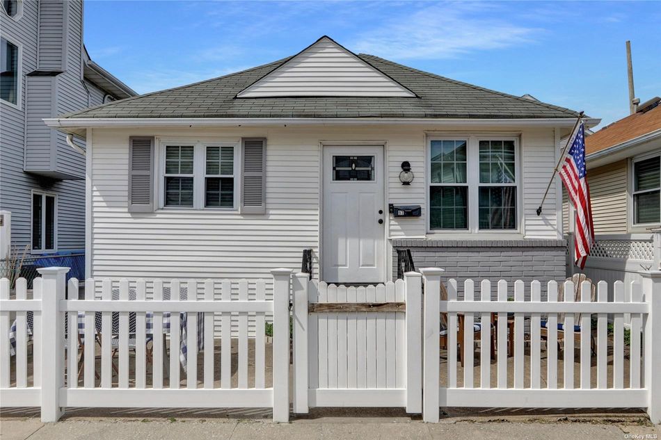 Image 1 of 20 for 93 Vermont Street in Long Island, Long Beach, NY, 11561