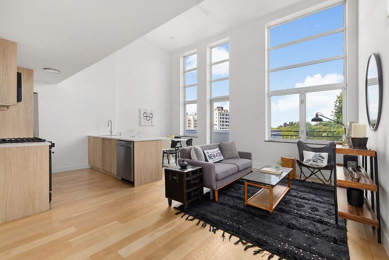 93 Waverly Avenue #4