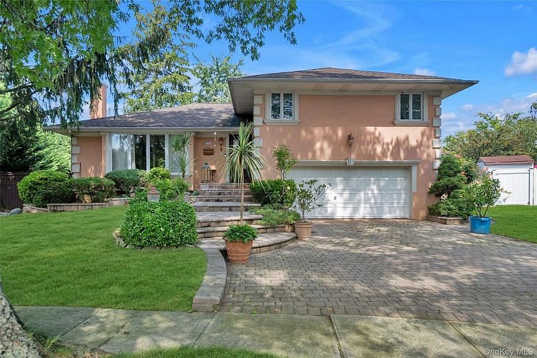 936 Stratford Court