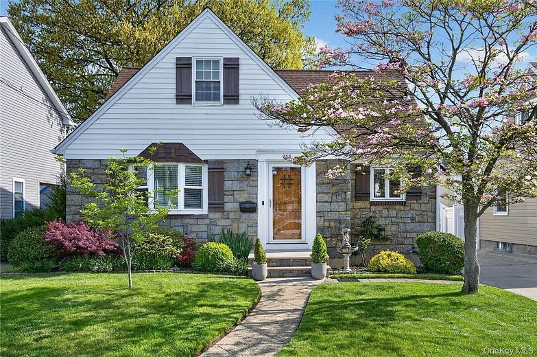 938 Van Buren Avenue