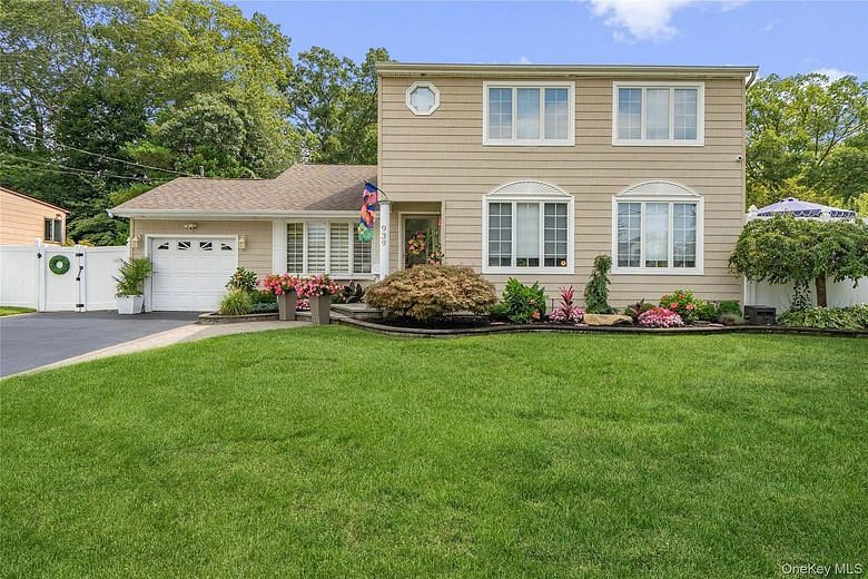 939 Manor Lane