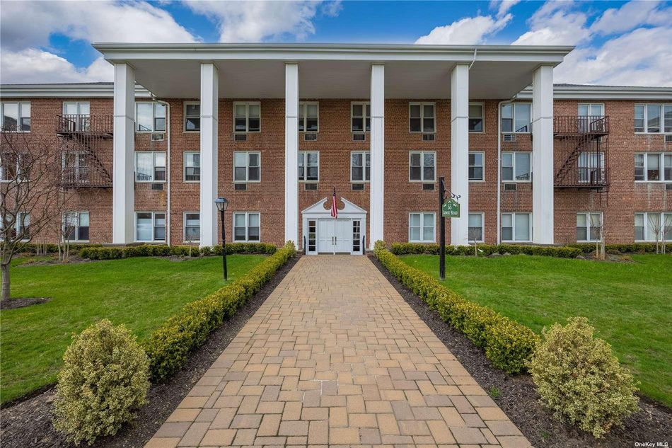 Image 1 of 15 for 55 Lenox Road #1R in Long Island, Rockville Centre, NY, 11570