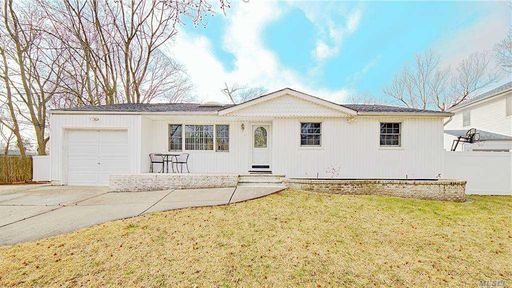 Image 1 of 28 for 6 Wentworth Drive in Long Island, Dix Hills, NY, 11746