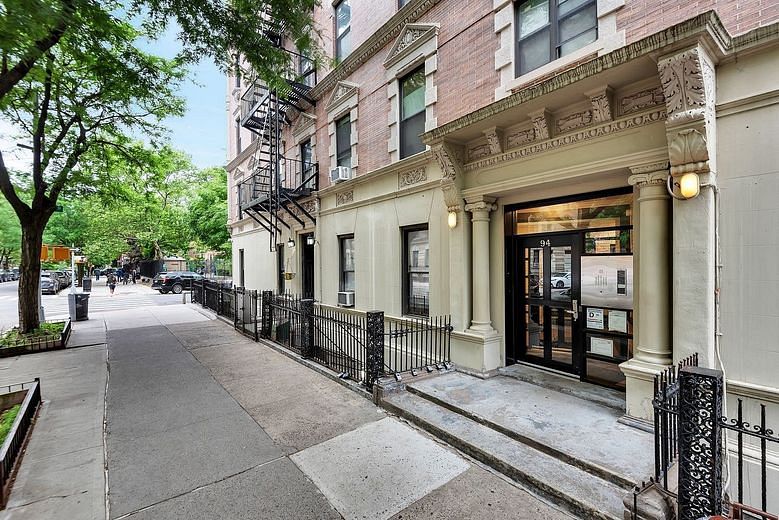 94 Hamilton Place #4C