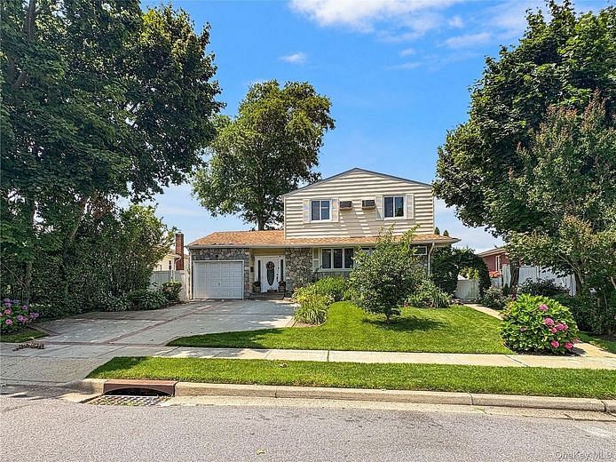 94 Massapequa Avenue