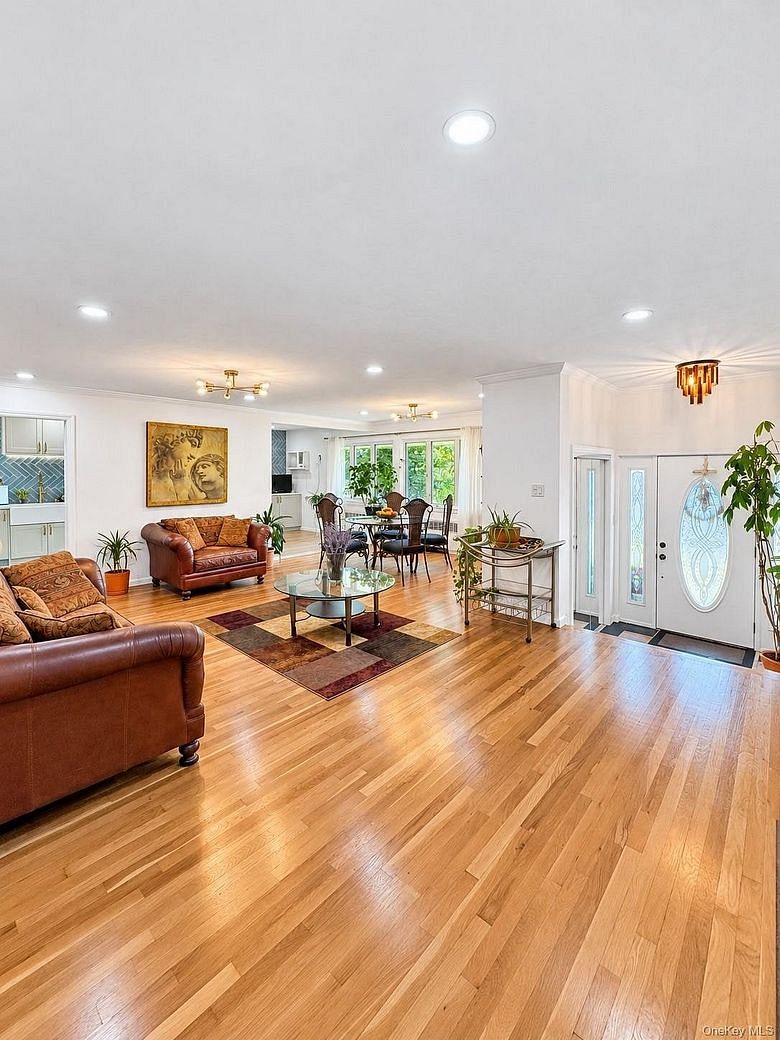 94 Massapequa Avenue