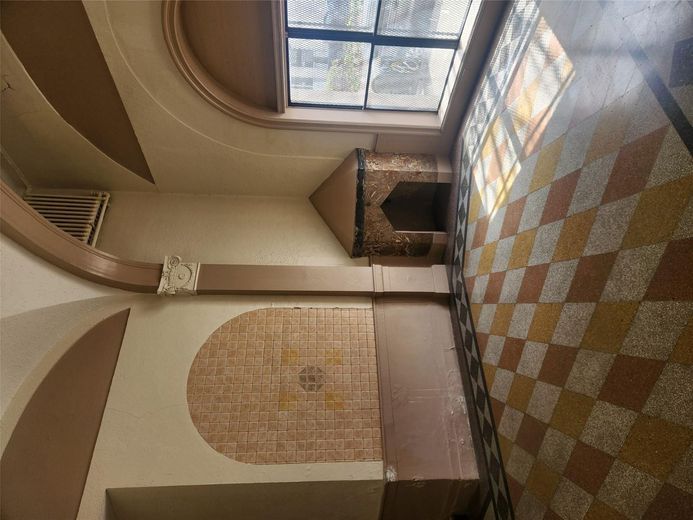 941 Jerome Avenue #8G