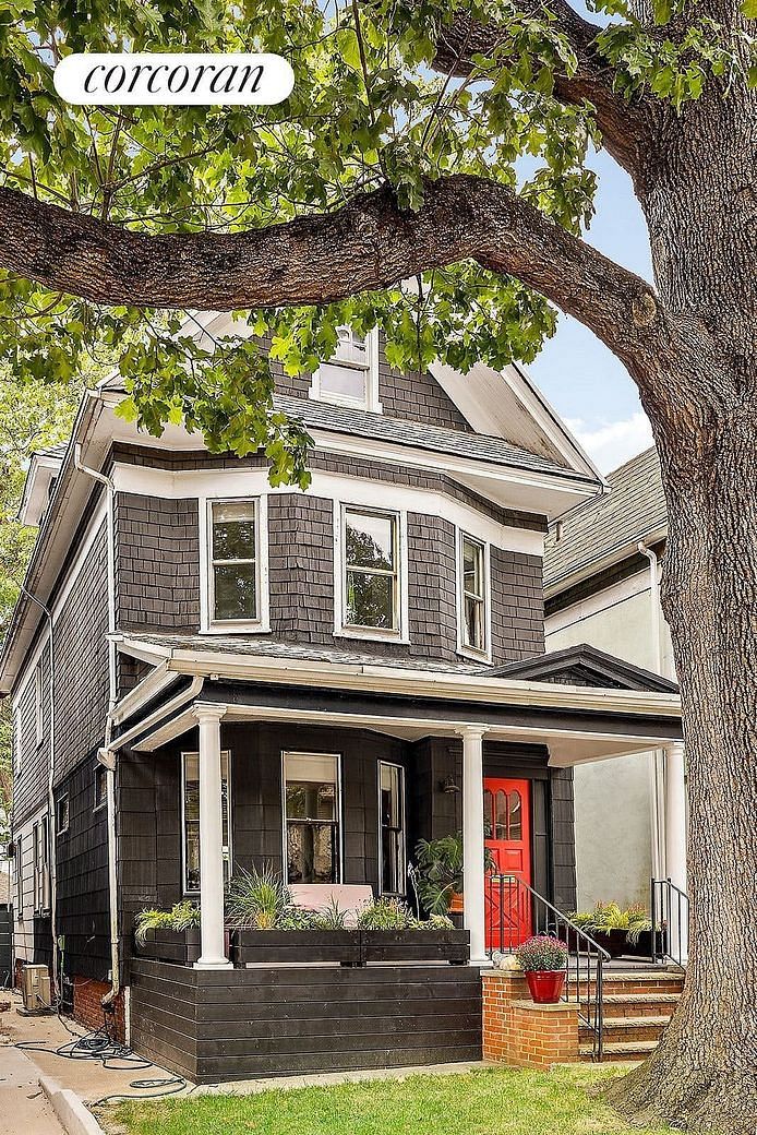 946 East 15th Street