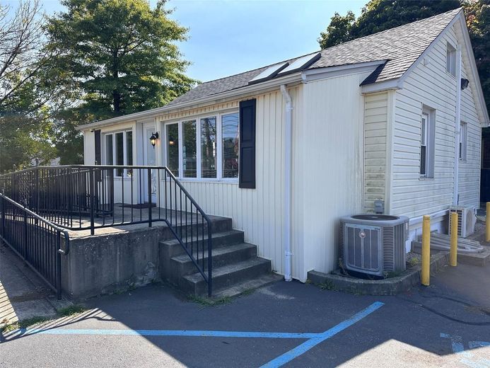 946 Little East Neck Road