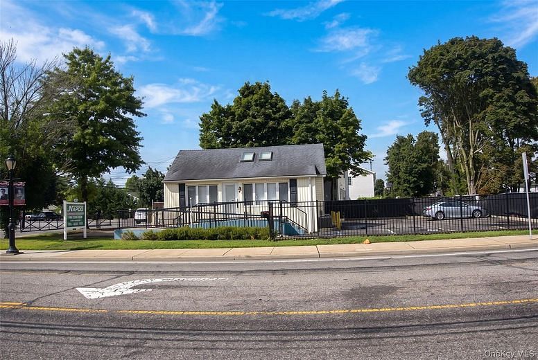 946 Little East Neck Road