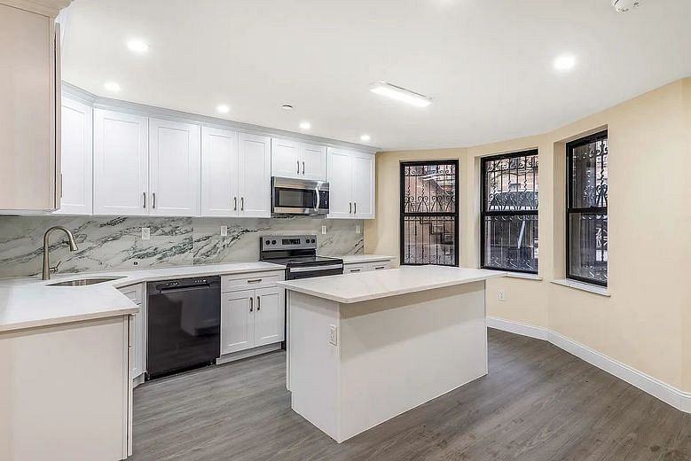 946 Street Nichlas Avenue #1