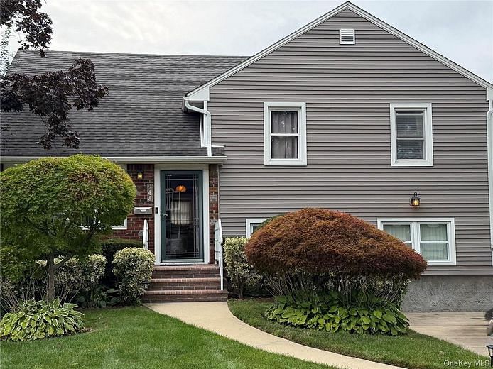 948 Simon Place