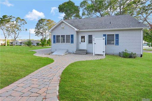 Image 1 of 20 for 425 Opechee Avenue in Long Island, Southold, NY, 11971