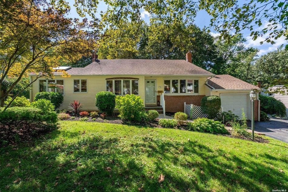 Image 1 of 25 for 95 Iceland Drive in Long Island, South Huntington, NY, 11746