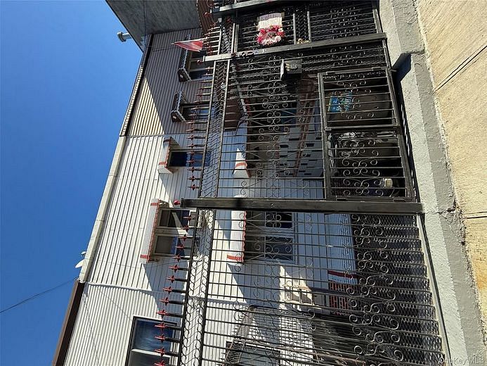 950 Rev James Polite Avenue