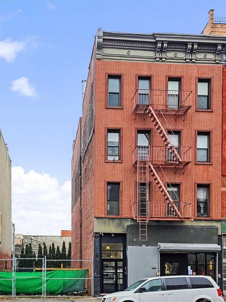 954 Manhattan Avenue