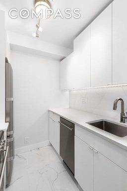 Image 1 of 7 for 225 East 57th Street #4R in Manhattan, NEW YORK, NY, 10022