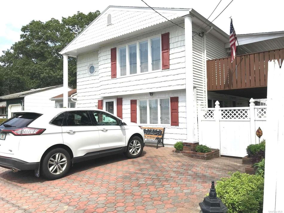 Image 1 of 27 for 95 Colonial Road in Long Island, W. Babylon, NY, 11704