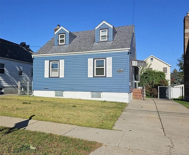 956 Hillside Boulevard