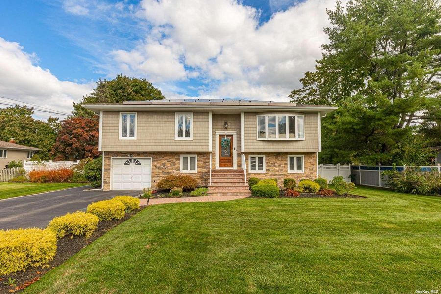 Image 1 of 28 for 1537 Lincoln Avenue in Long Island, Bohemia, NY, 11716